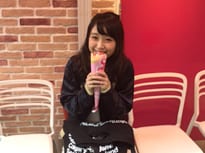 アイドルの大矢梨華子さんが来店