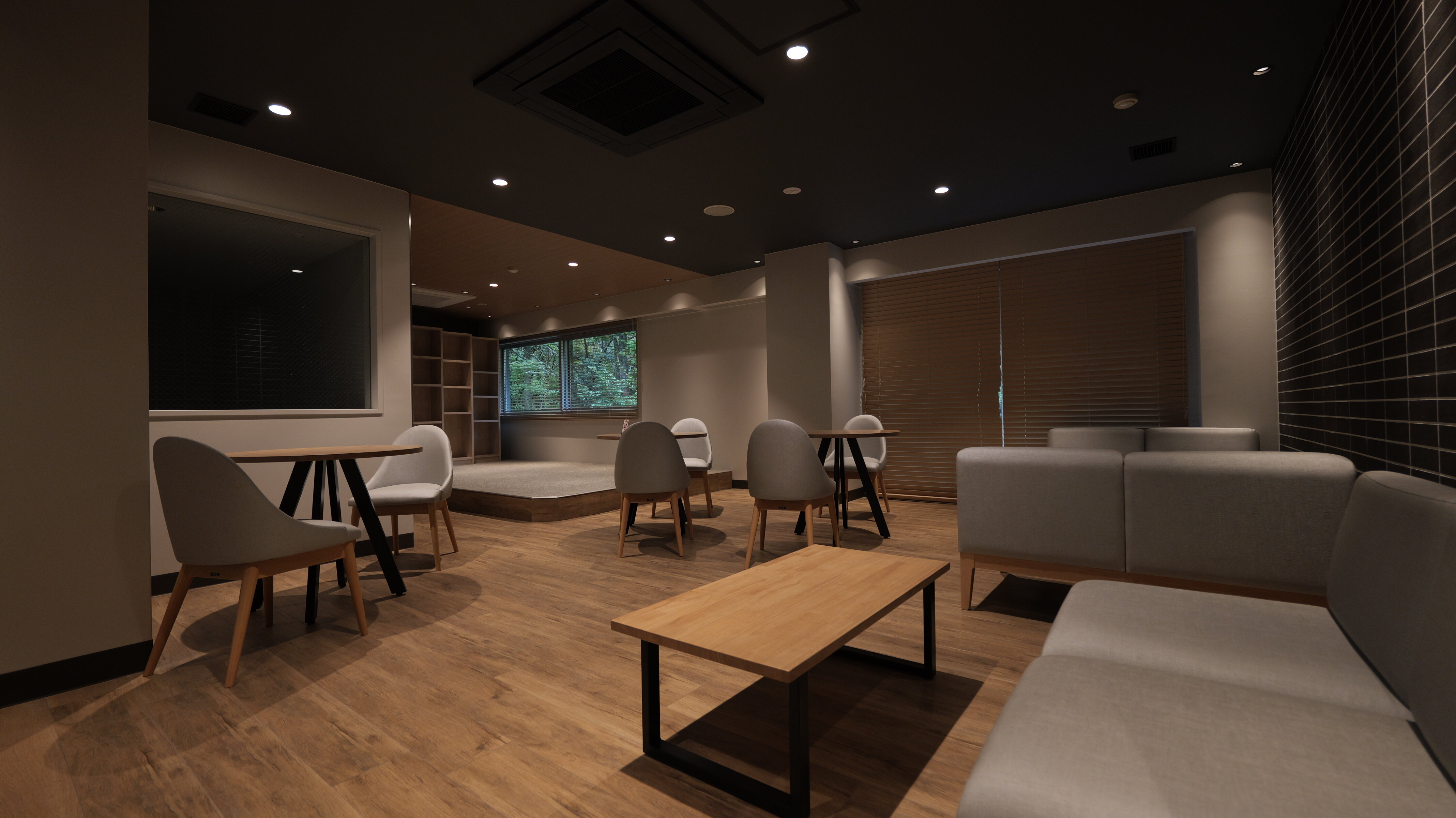 lounge_1.JPG